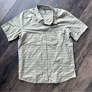 Toad & Co Horny Toad men’s size small button down short sleeve shirt